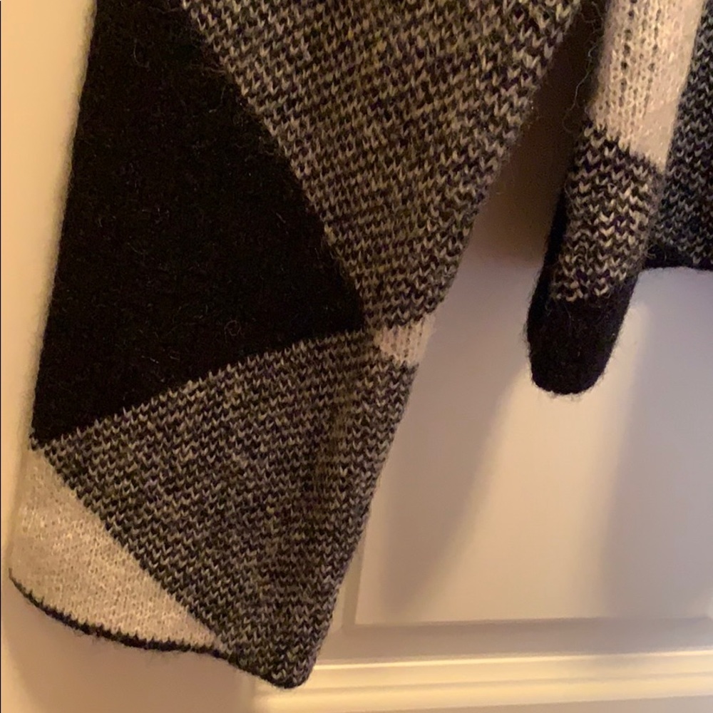 EUC Cynthia Rowley Ladies Faux Fur Collar Sweater - Picture 6 of 8